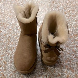 UGG Boots - NWOT - Bows on back 🎀